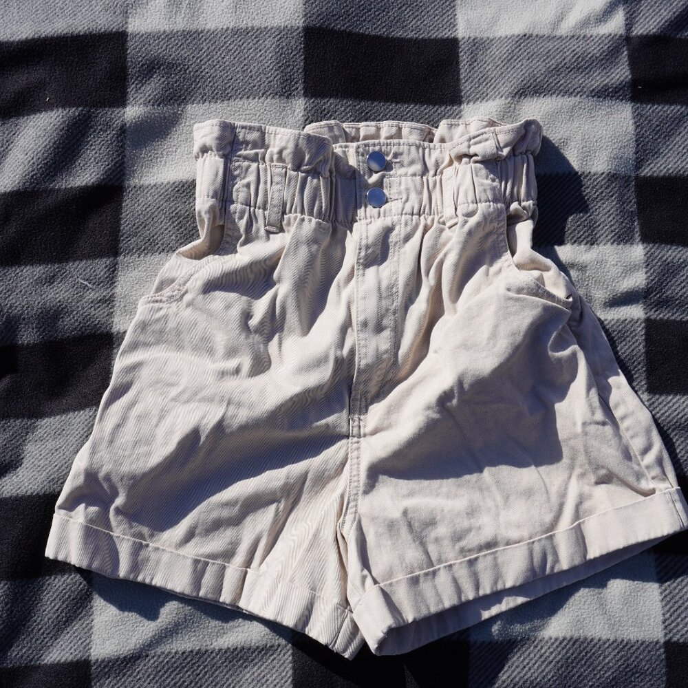 Size XS H&M Highwaisted Paper Bag Shorts